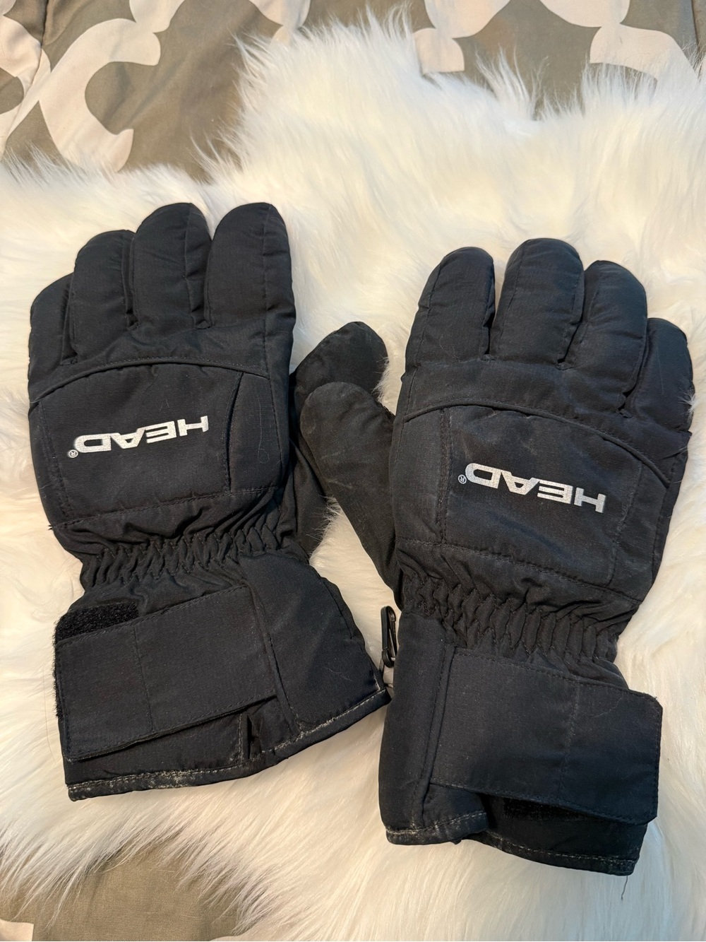 Medium HEAD Black Insulated Ski Gloves with Quilted Grip